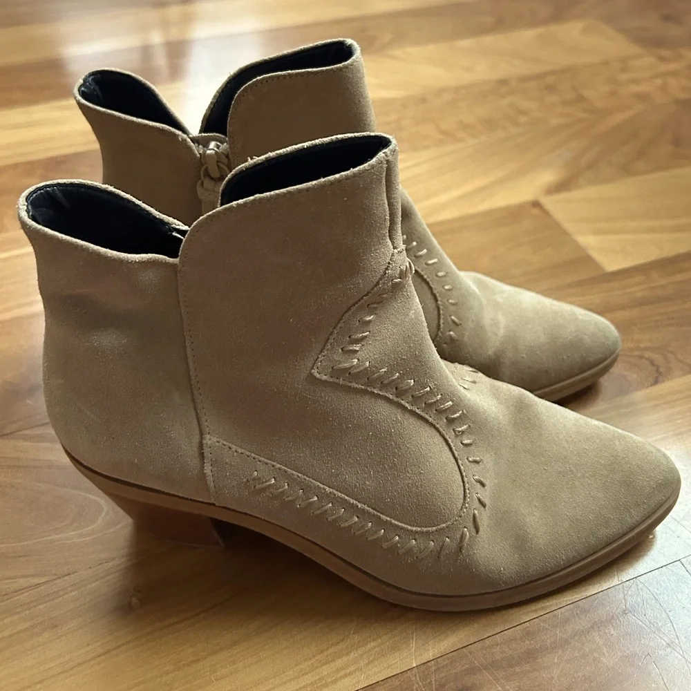 Rebecca Minkoff | Women’s taupe oiled suede Lulu ankle booties inside zip sz 7.5