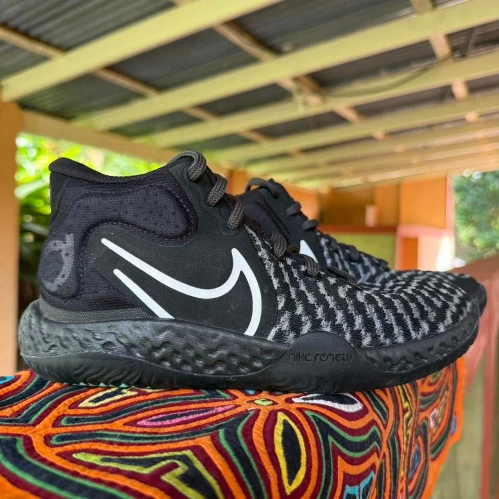 Nike KD Trey 5 VIII‎ Sneakers Kids 4.5Y Basketball Shoes Black White CK2090-003