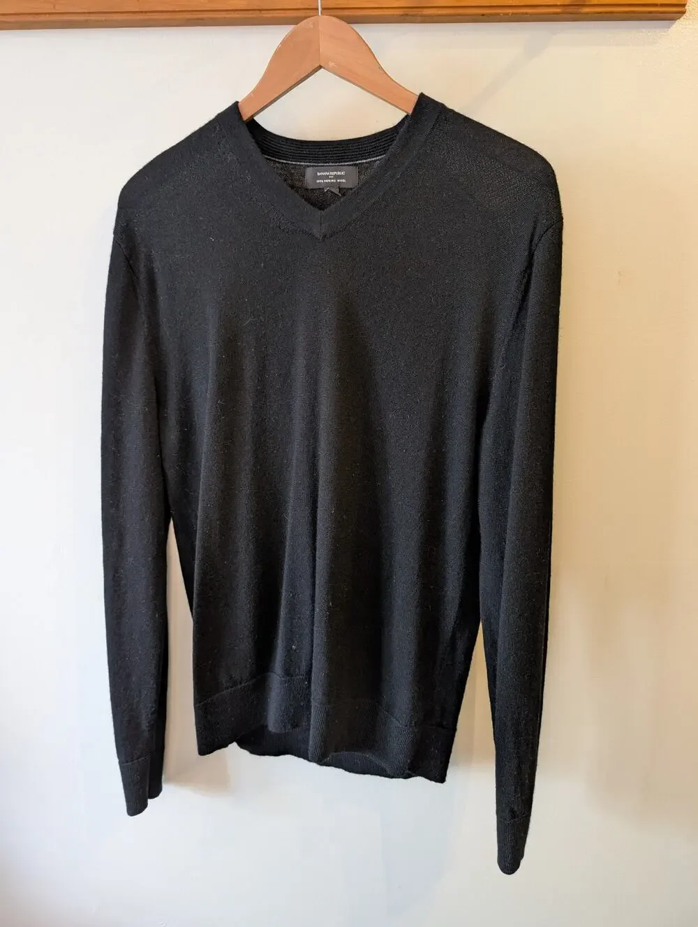 Banana Republic 100% Merino Wool V-Neck Sweater Black Men's Medium