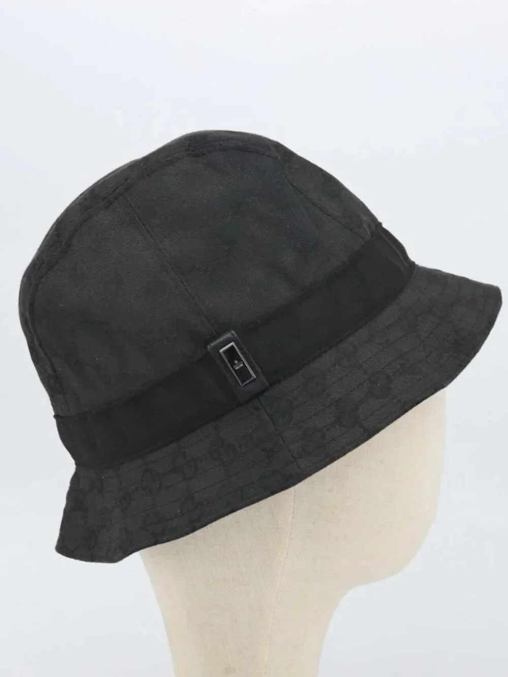 Gucci brand	gucci color	black