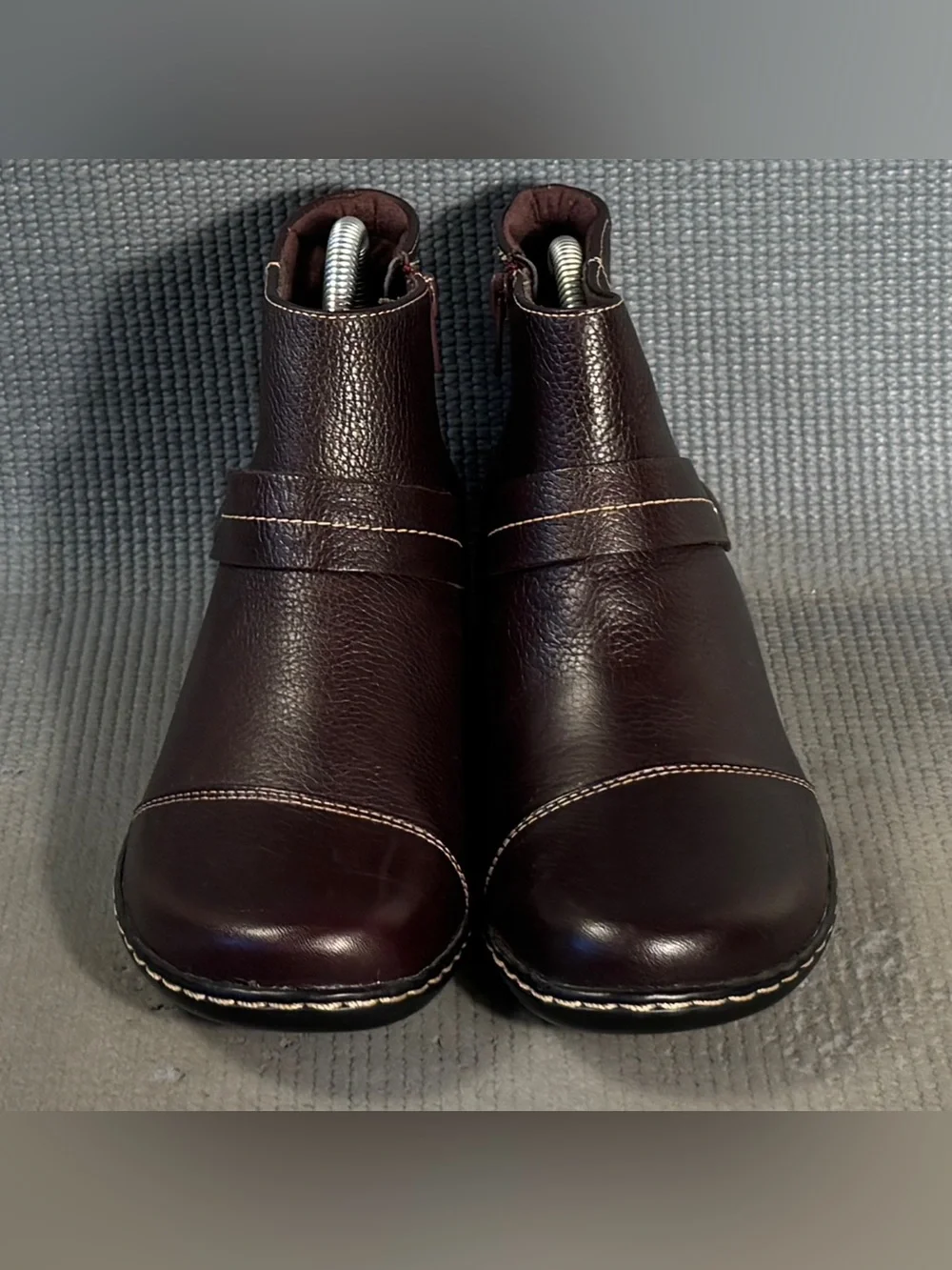 Clarks Ashland‎ Pine Burgundy Leather Ankle Boots Women’s Size 7