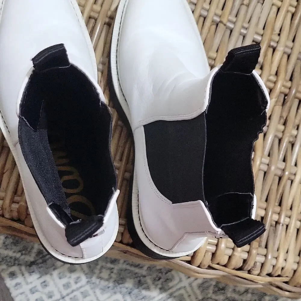 Sam Edelman White Chelsea Ankle Boots, Black Elastic Panels, Womens 7.5