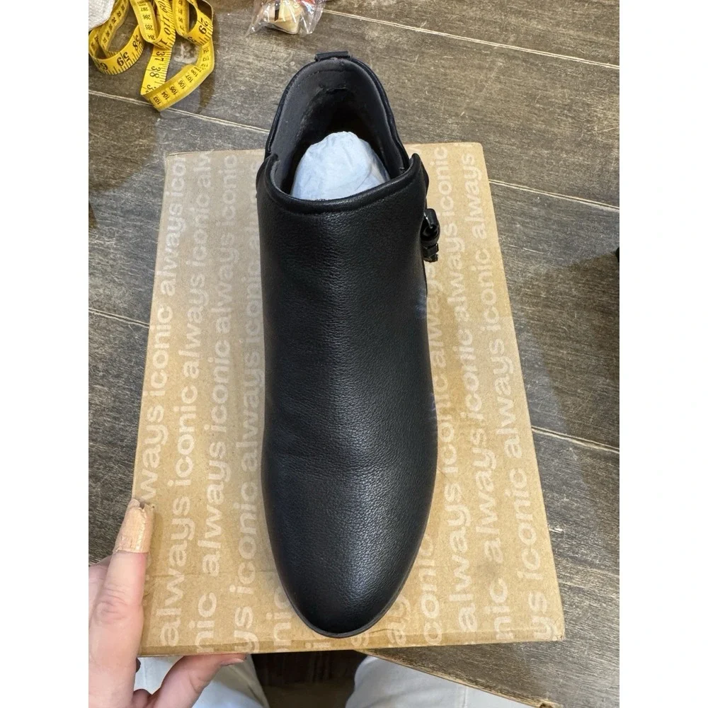 Dr. Scholls add touch