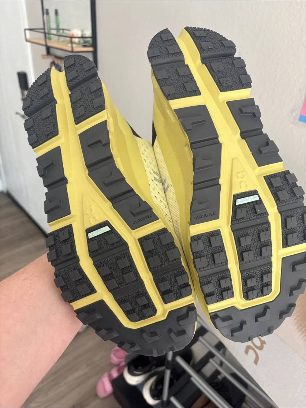 On Running breathable lime