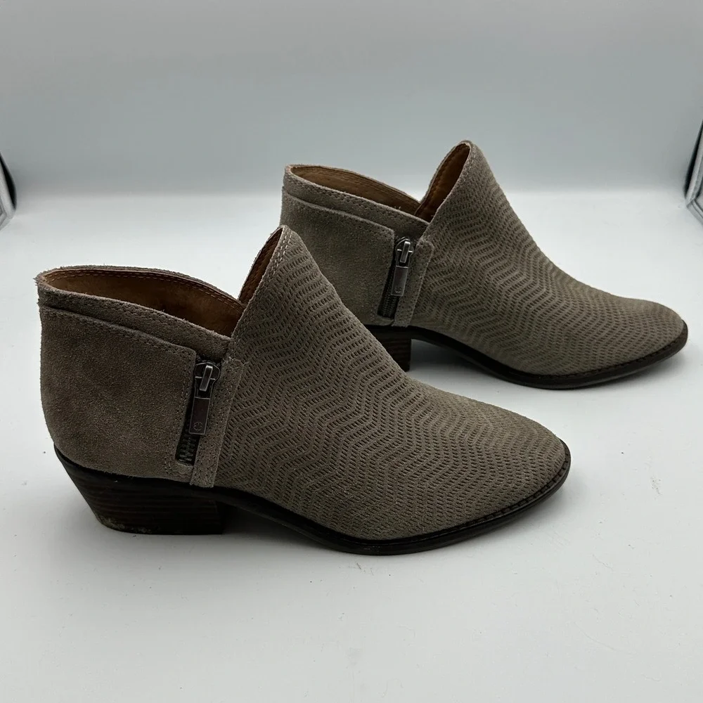Lucky Brand command attention