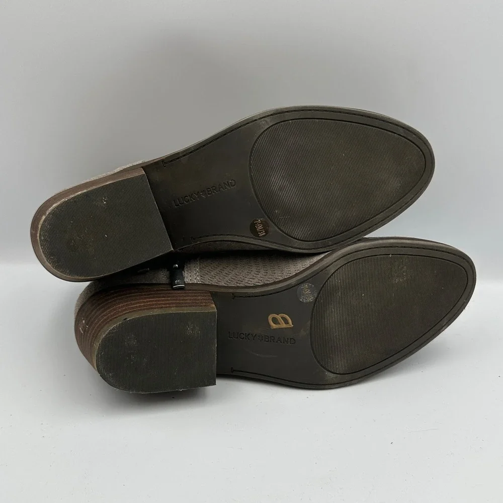 Lucky Brand command attention