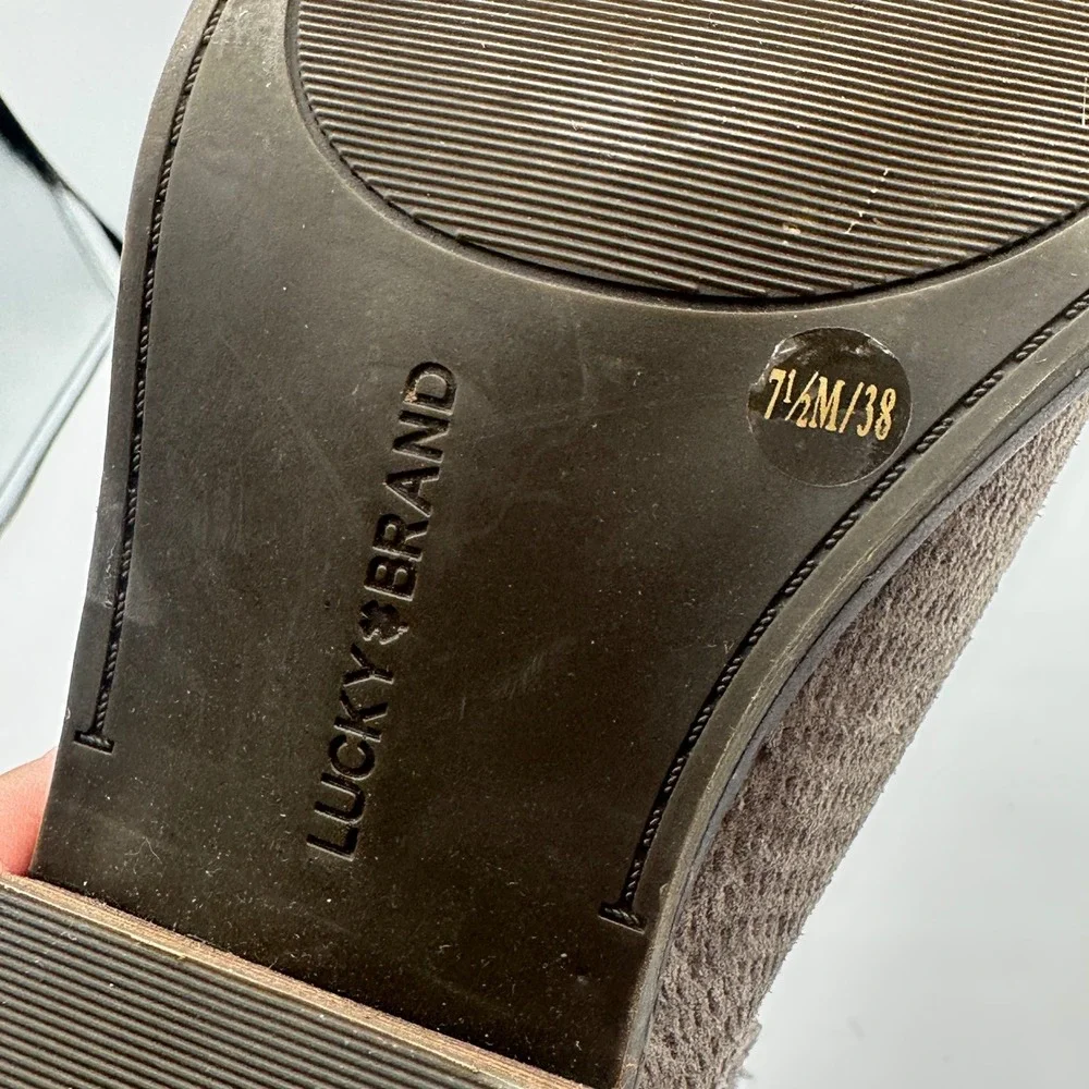 Lucky Brand command attention