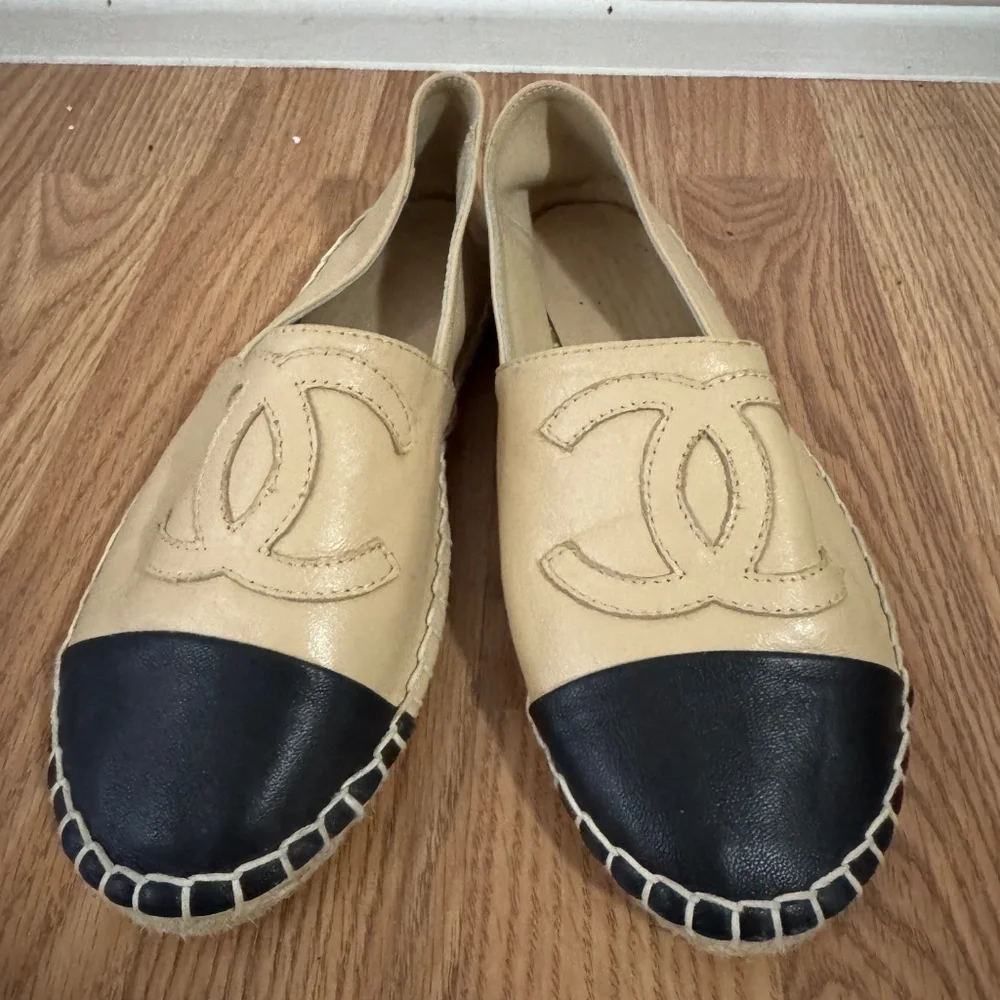 CHANEL slip espadrilles
