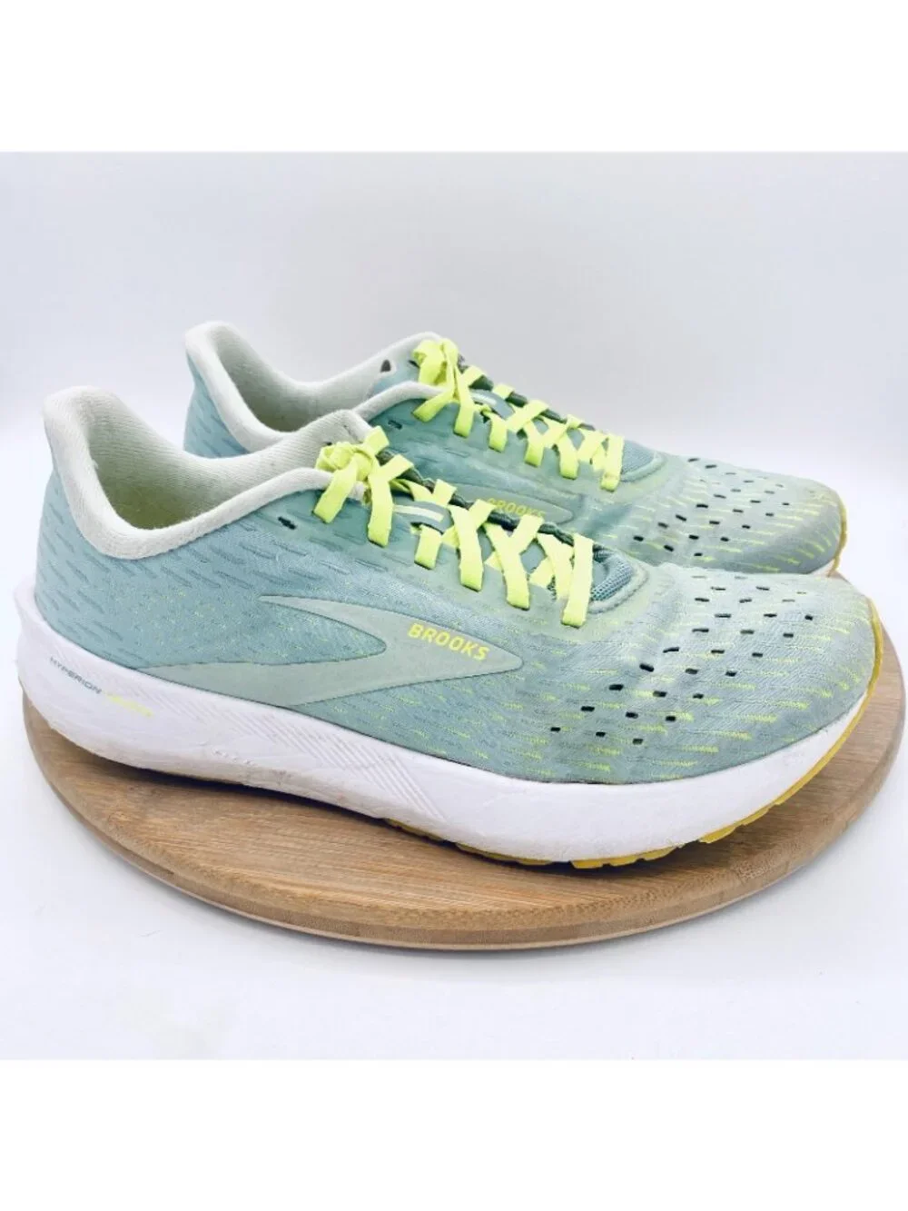 Brooks 40 shipping