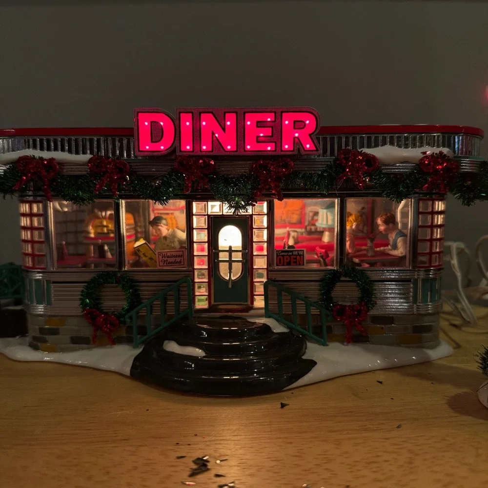 Department 56 Shelly's Diner Snow Village Retro Style 55008 Dept 56 in Box *READ