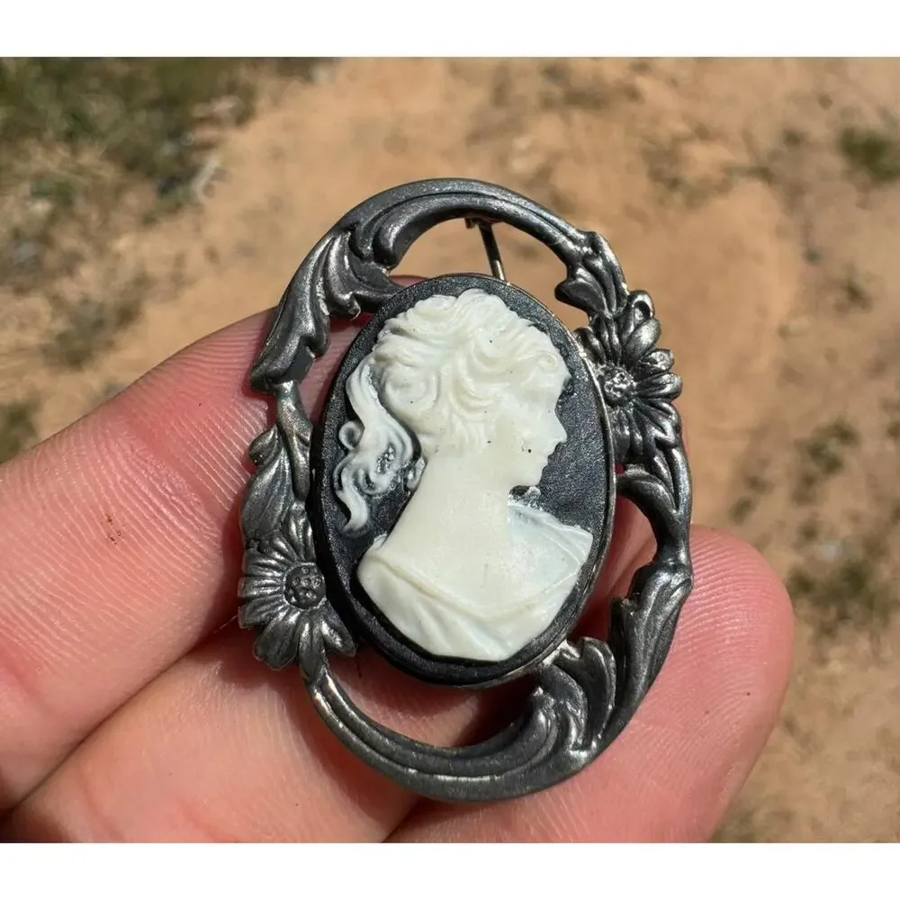 N/A vintage cameo