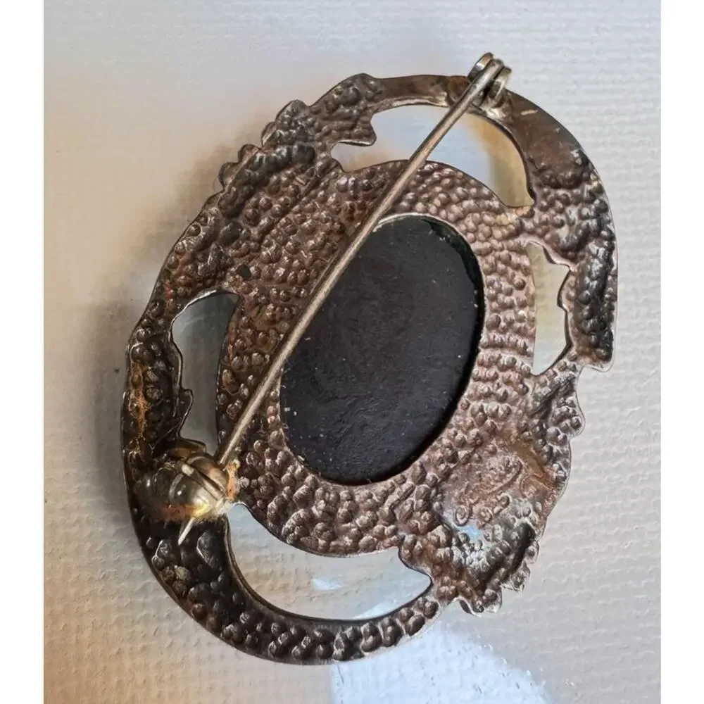 N/A vintage cameo