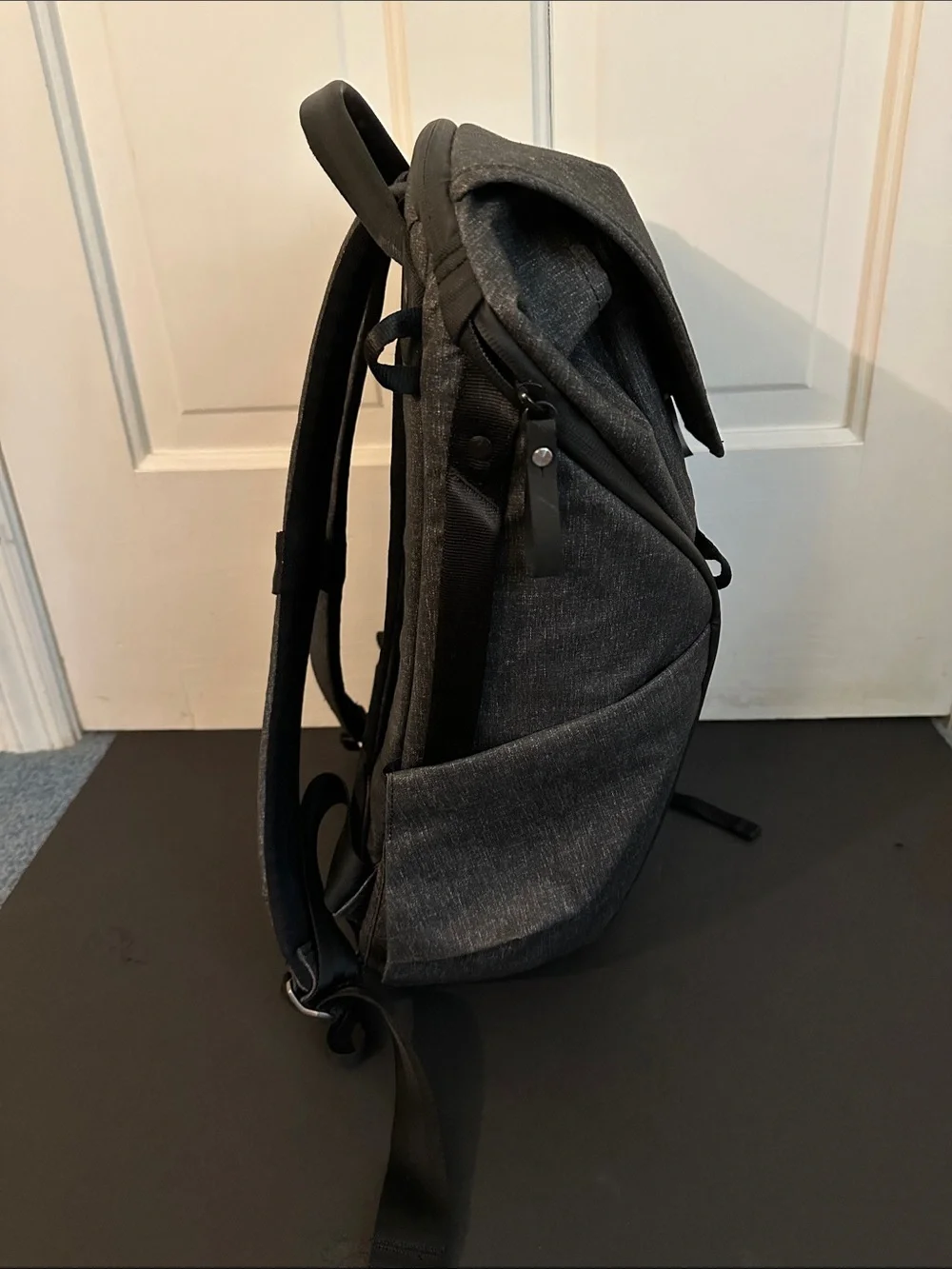 Peak Design sleek dark