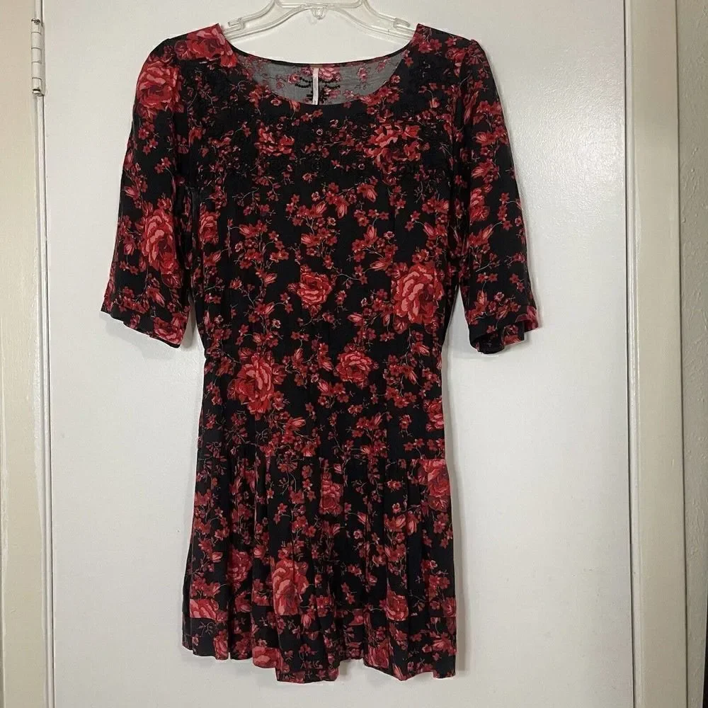 Free People Red floral embroidered cinch waist swing dress size Medium