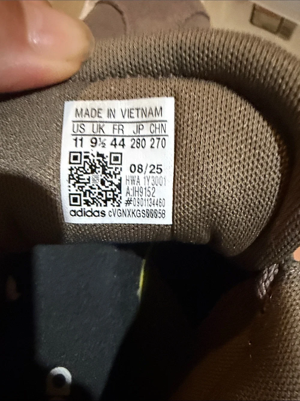 adidas men’s sneaker