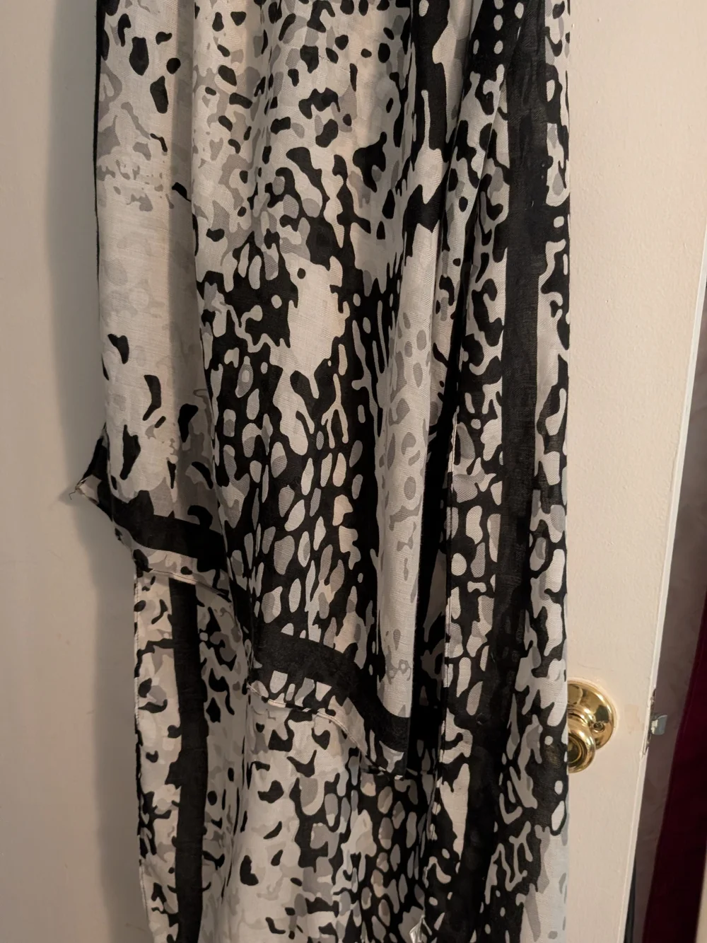 Studio lightweight scarf