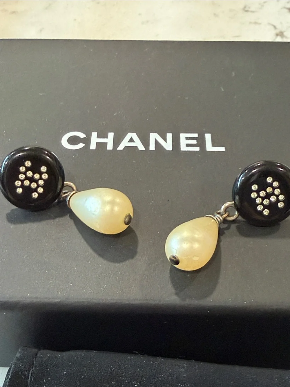 CHANEL earrings glossy