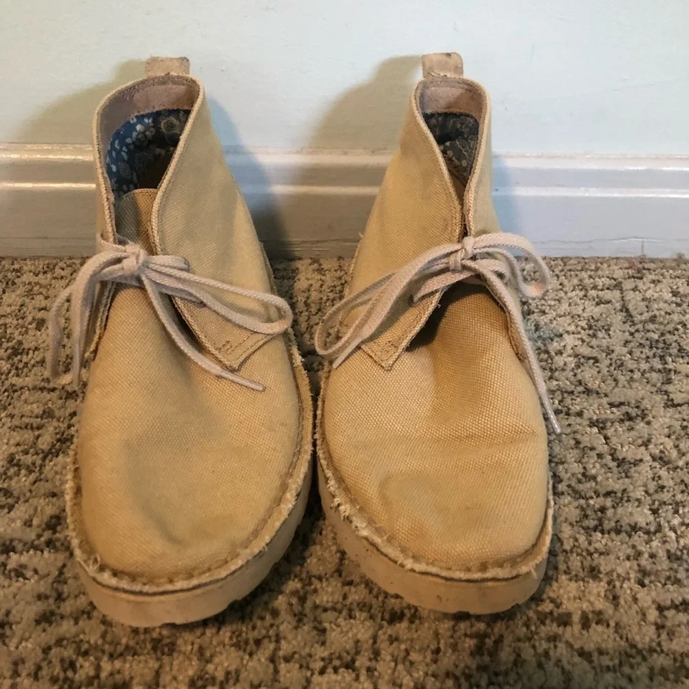Clarks broke laced