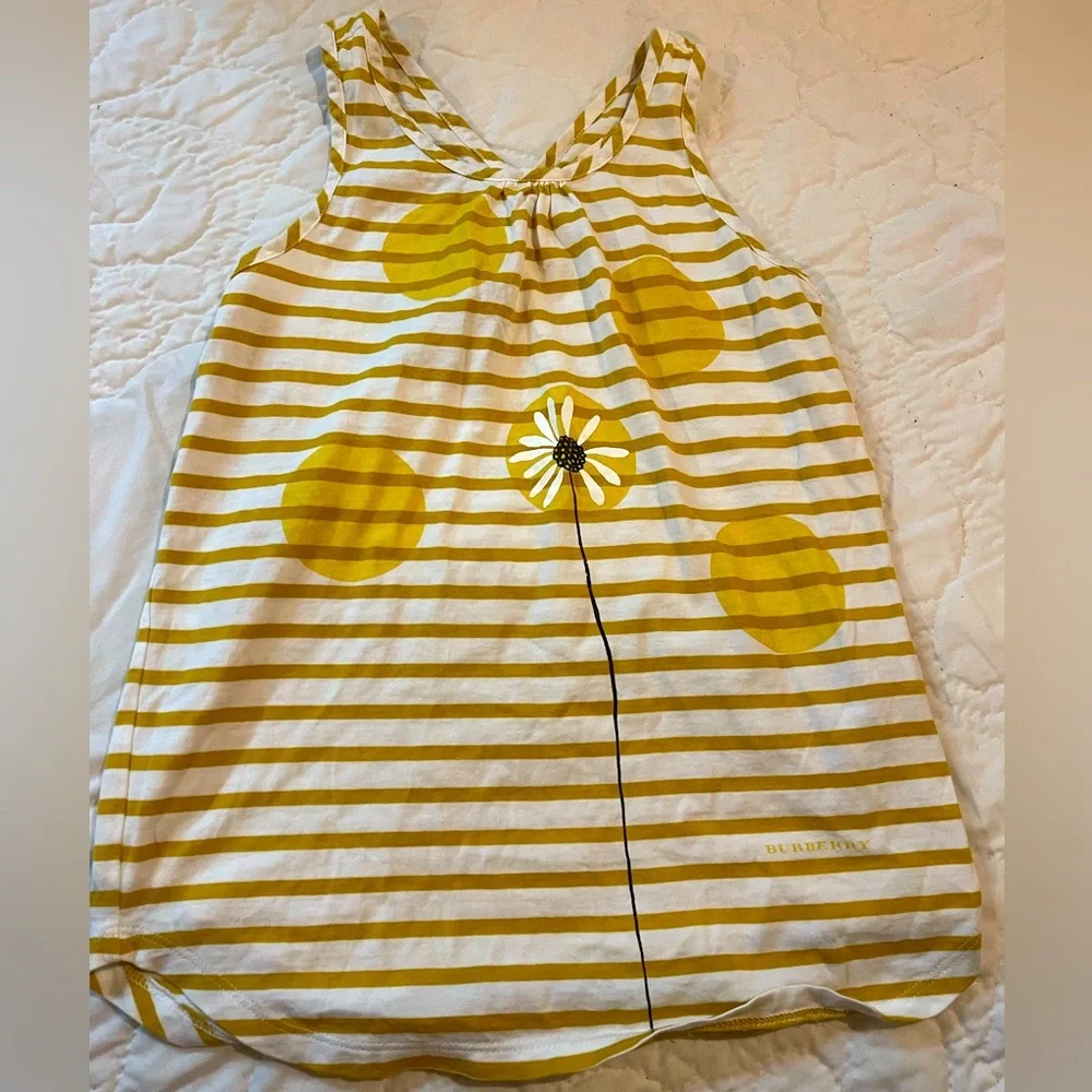 Burberry stylish tank