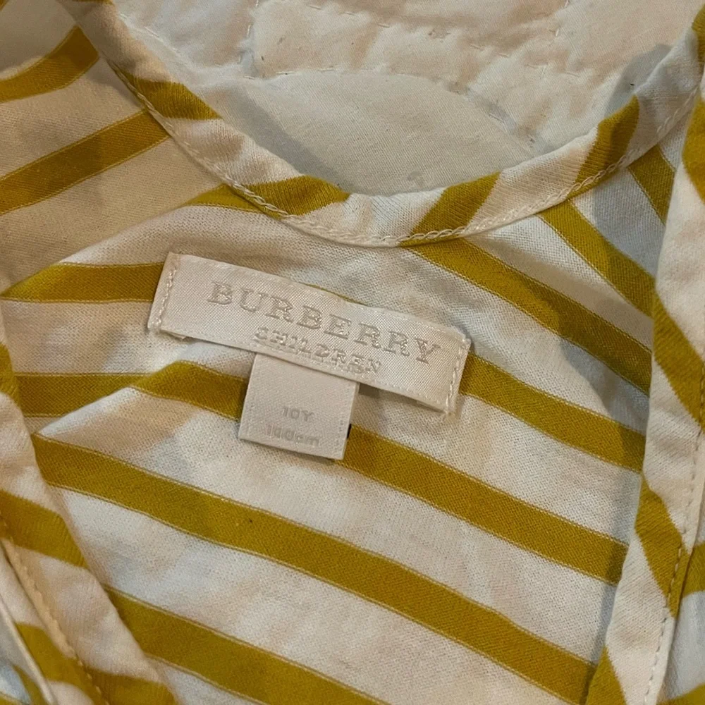 Burberry stylish tank