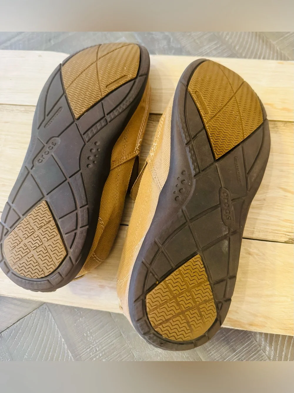 CROCS ships fast