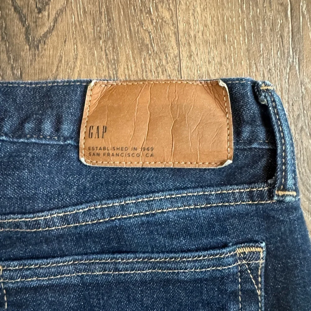 GAP stylish dark