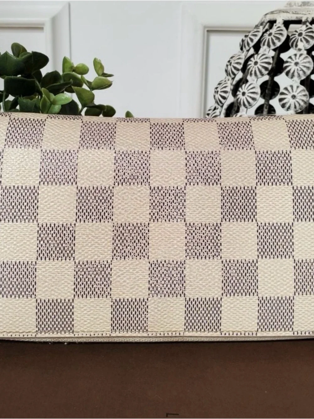 Louis Vuitton zip around