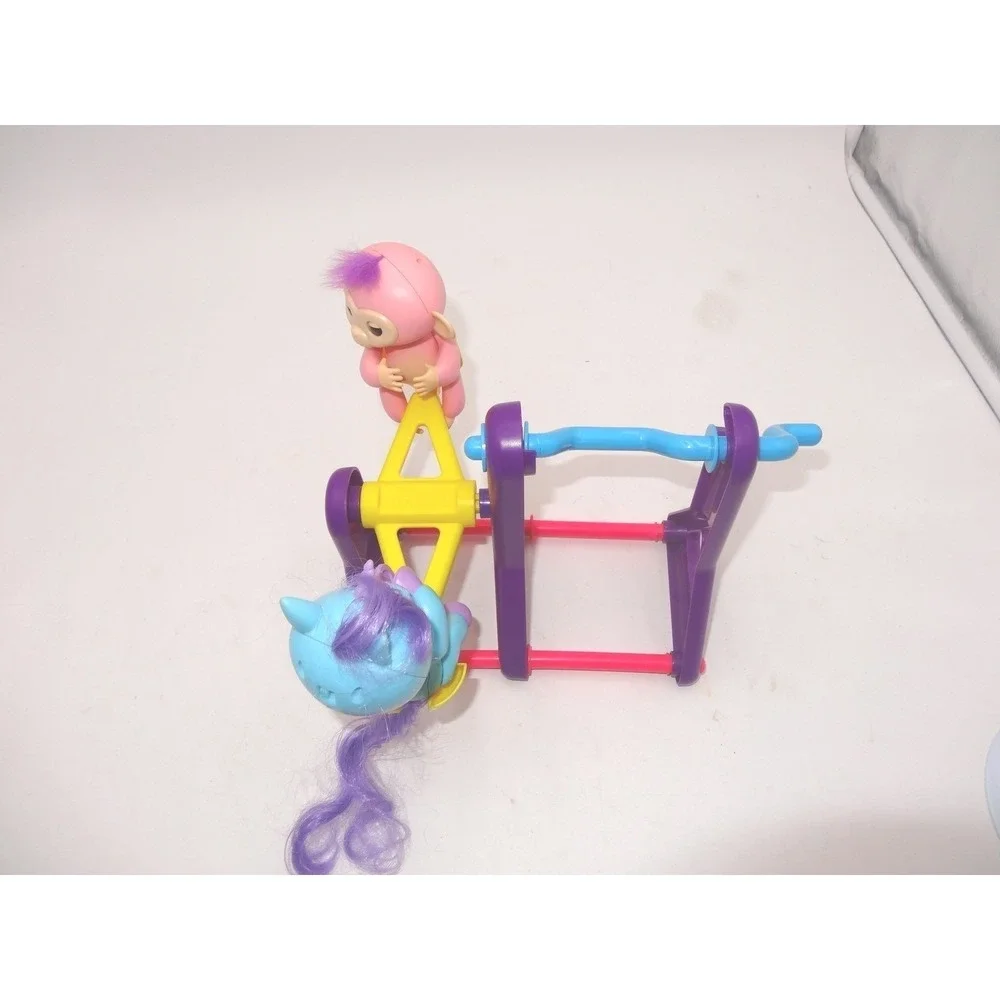 Wowwee fingerlings teeter