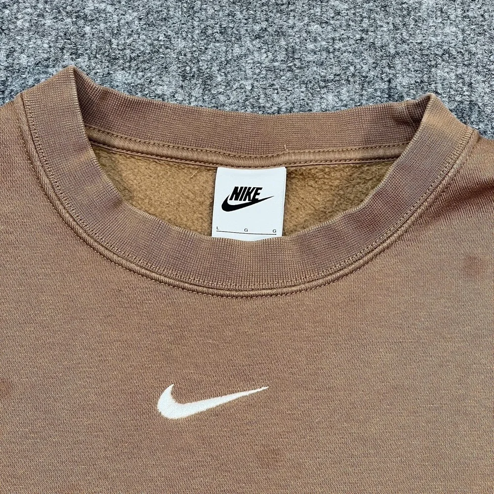 Nike Sweatshirt Womens Large Brown Oversized Cropped Crew Neck Swoosh Pullover