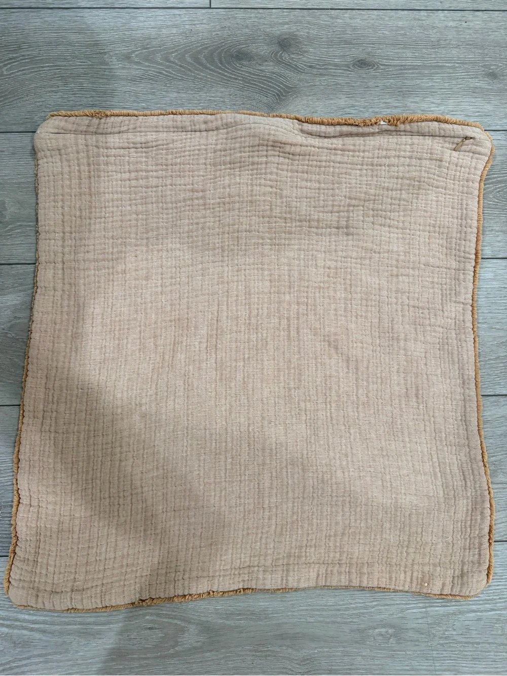 N/A lightweight gauze