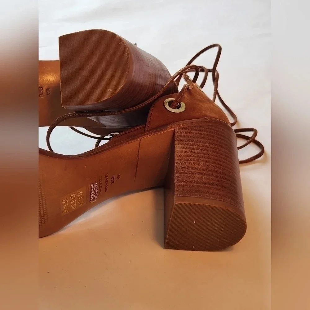 SCHUTZ beautiful pair