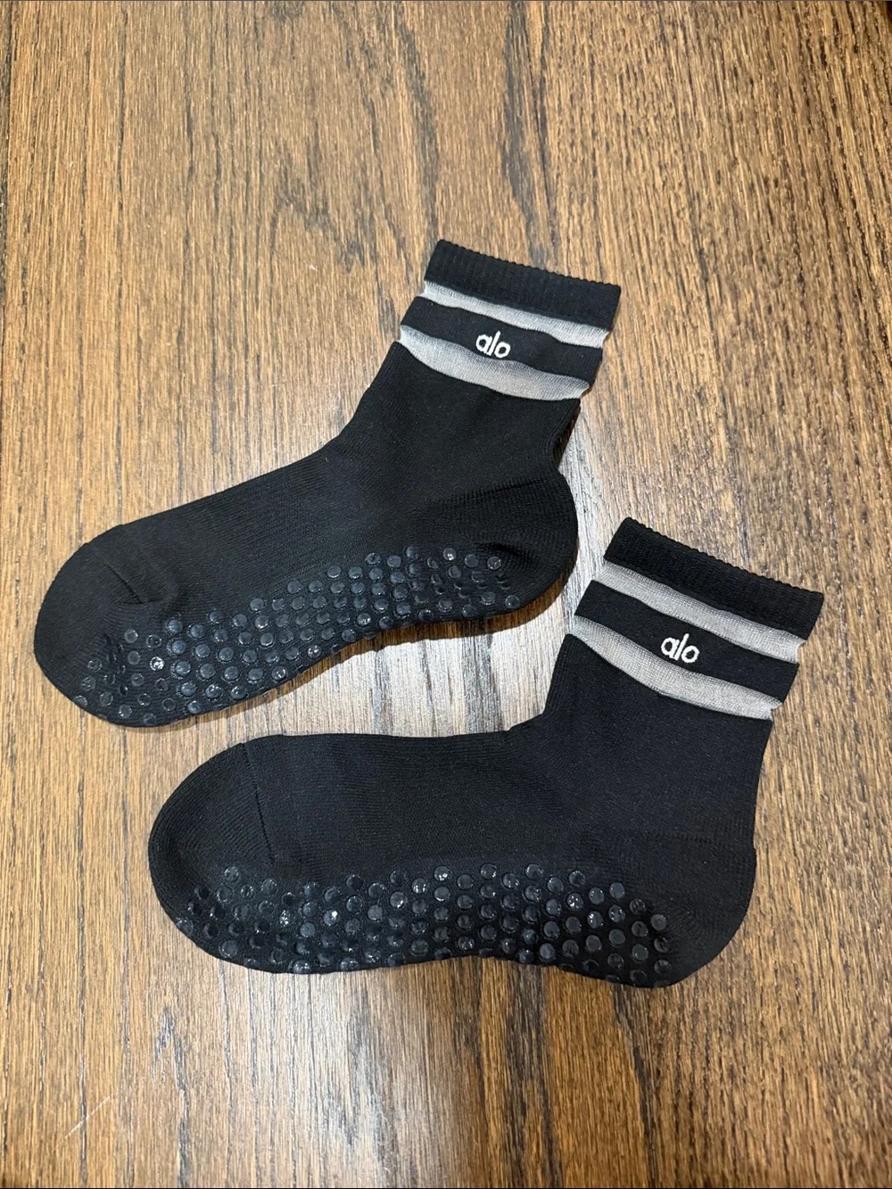 ALO Yoga black ankle
