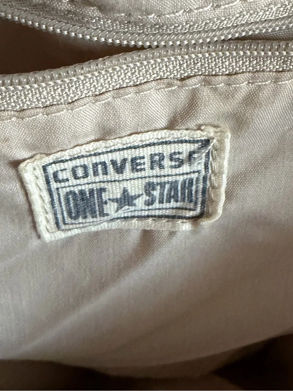 Converse spacious canvas