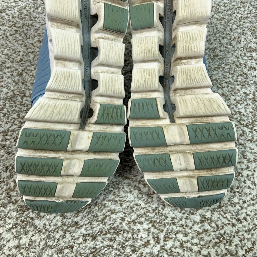 On Running shoes womens