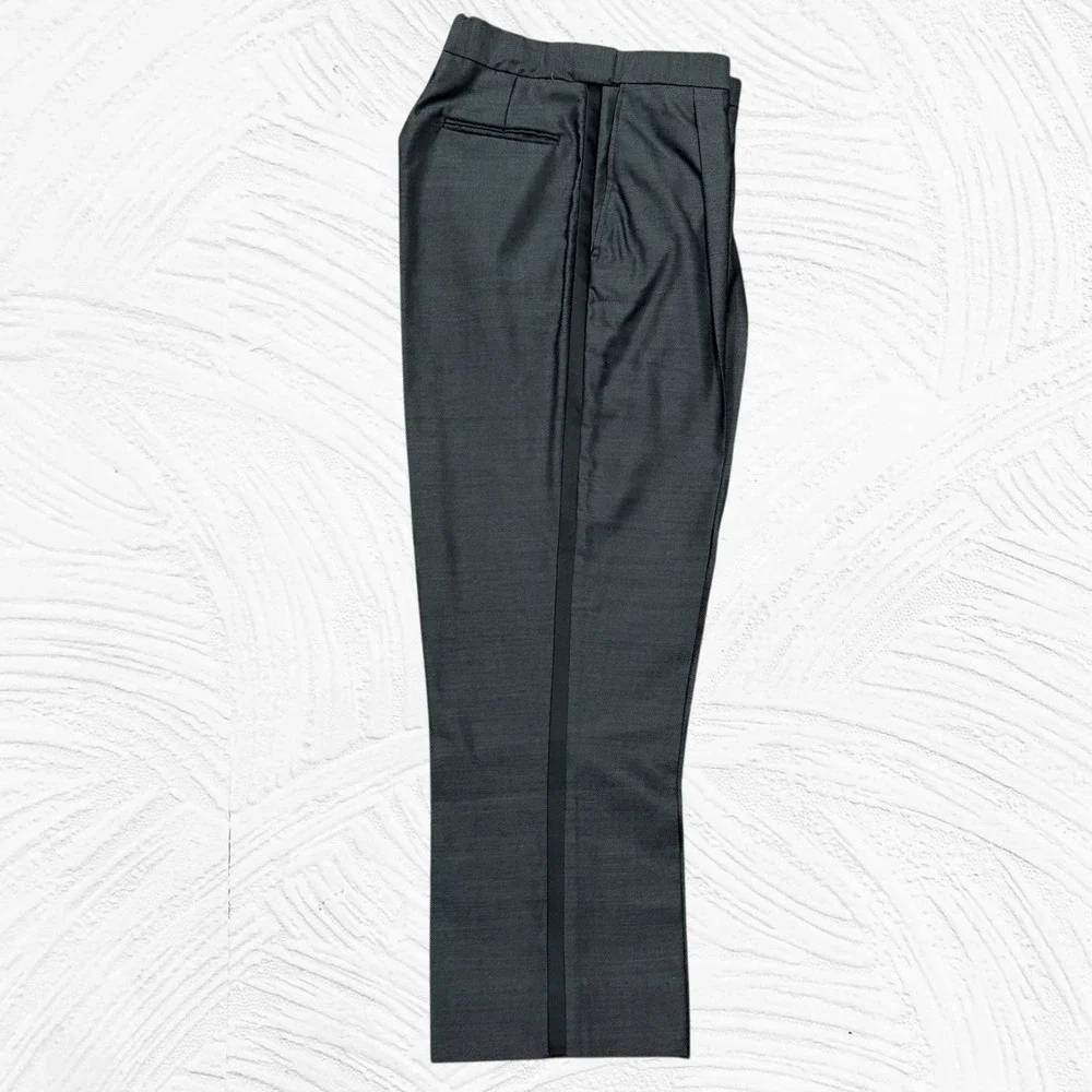 Oscar de la Renta tuxedo good
