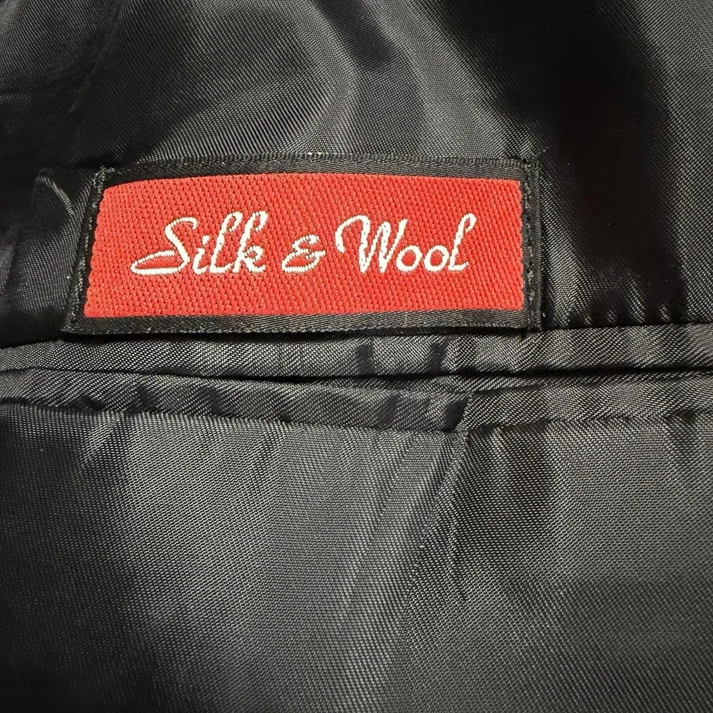 Oscar de la Renta tuxedo good