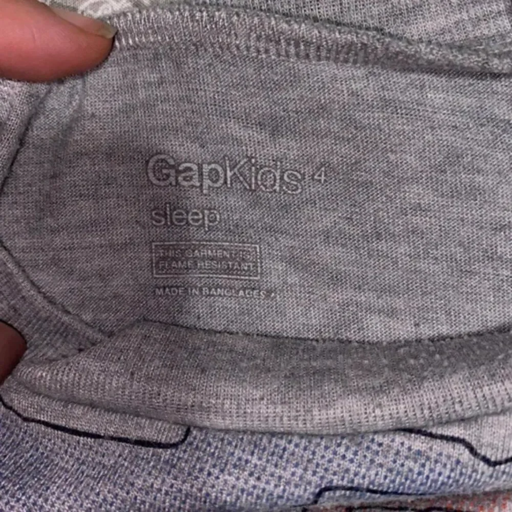 N/A gap dinosaur
