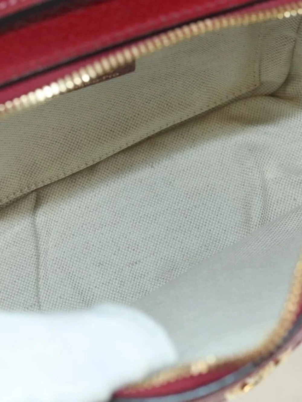 Gucci brand	gucci color	beige