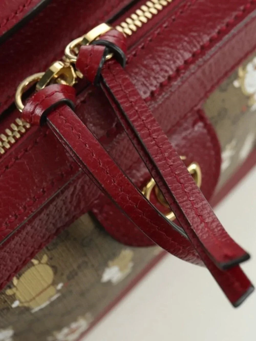 Gucci brand	gucci color	beige