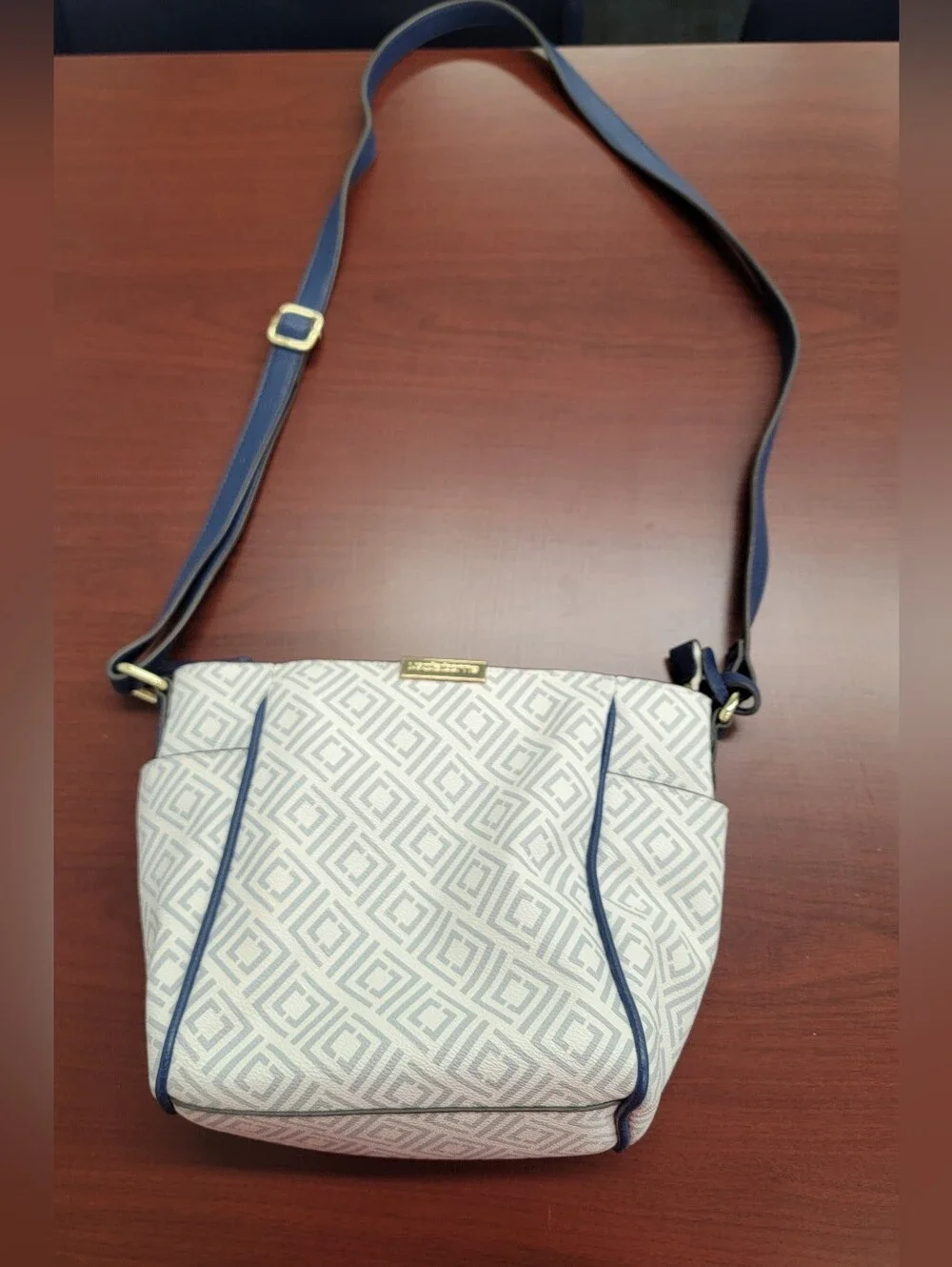Liz Claiborne stylish crossbody