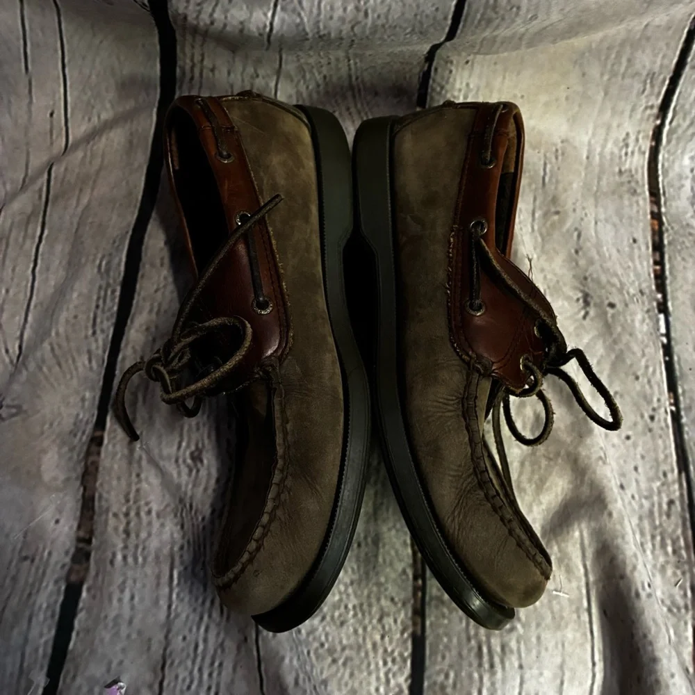 Dockers are light left