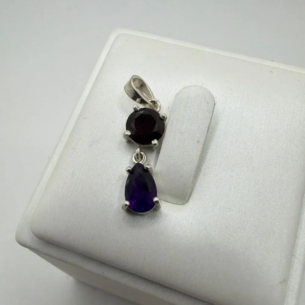 Jenstones LLC had jeweler