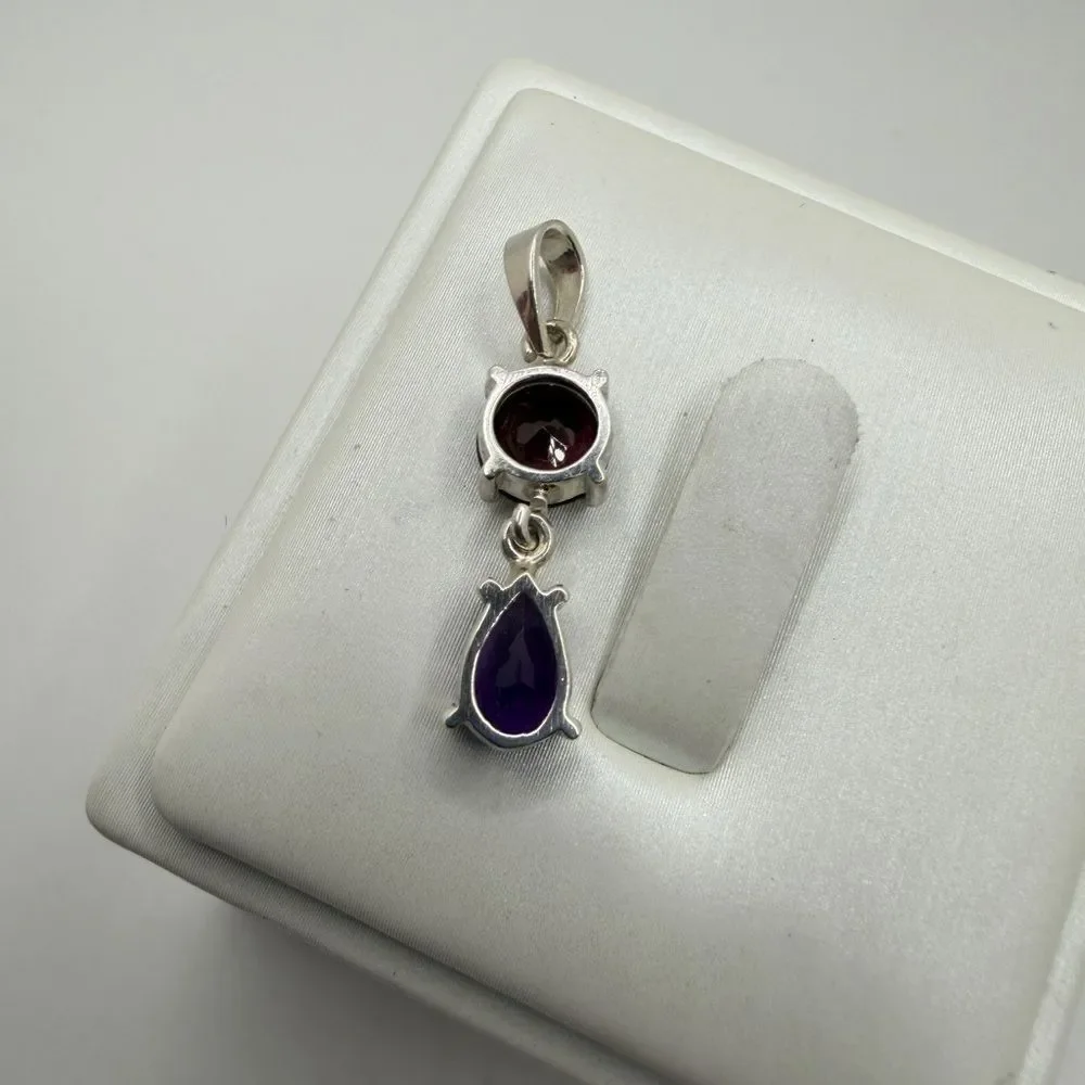 Jenstones LLC had jeweler
