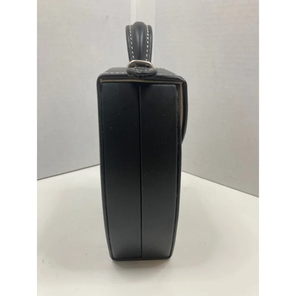 The Unbranded Brand new black