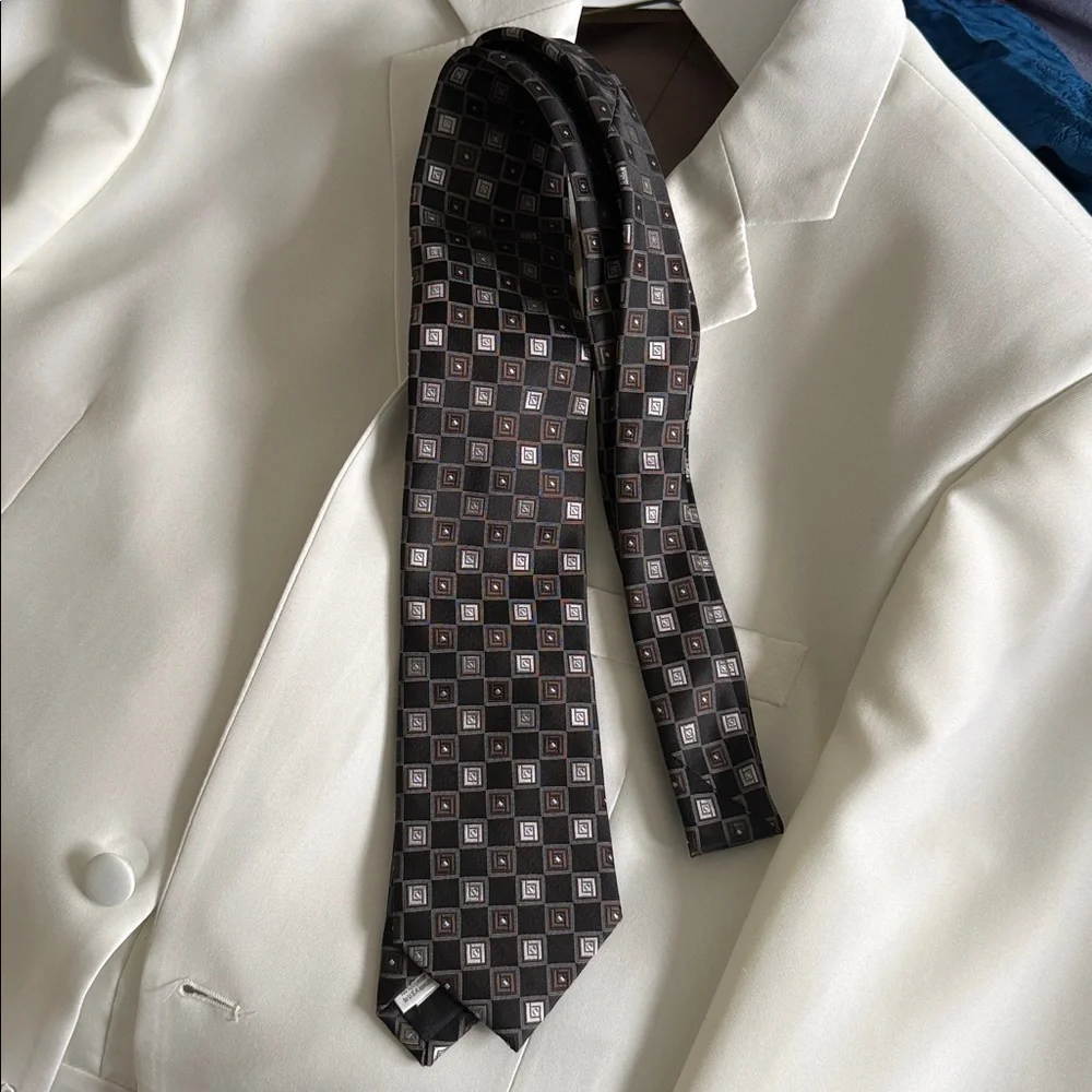 Lucci Collezione this classic