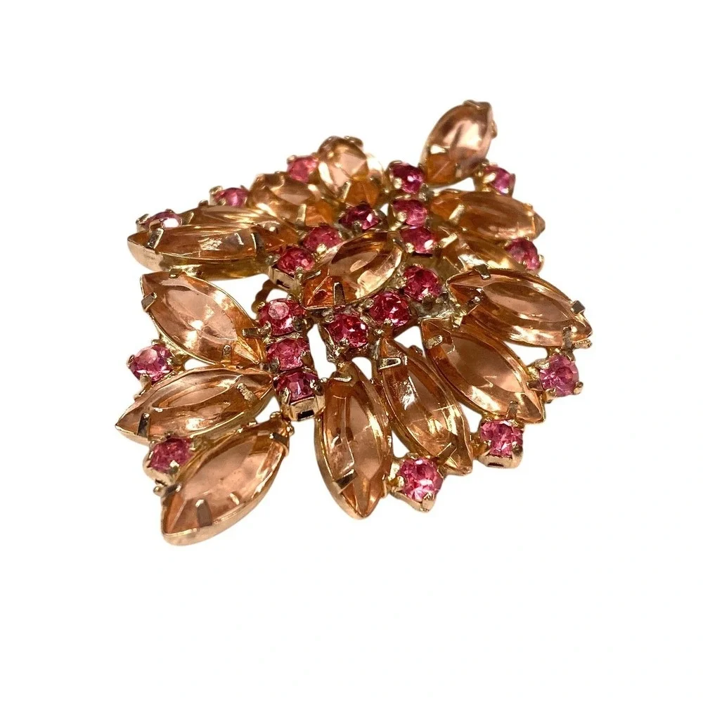 The Unbranded Brand vintage brooch