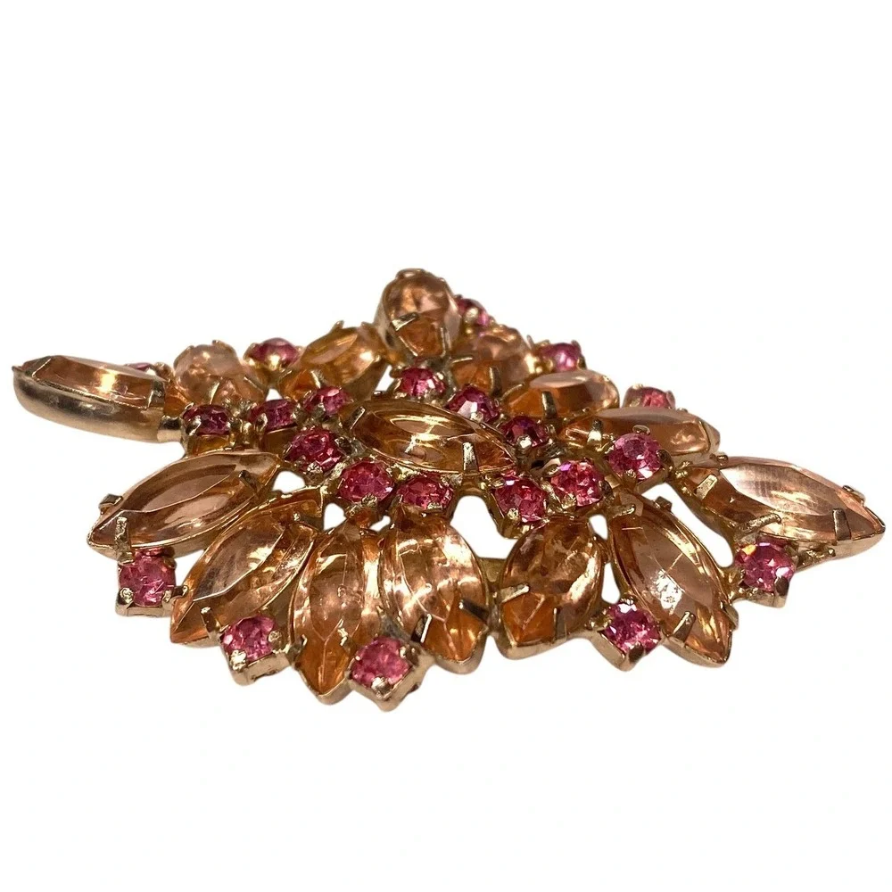 The Unbranded Brand vintage brooch