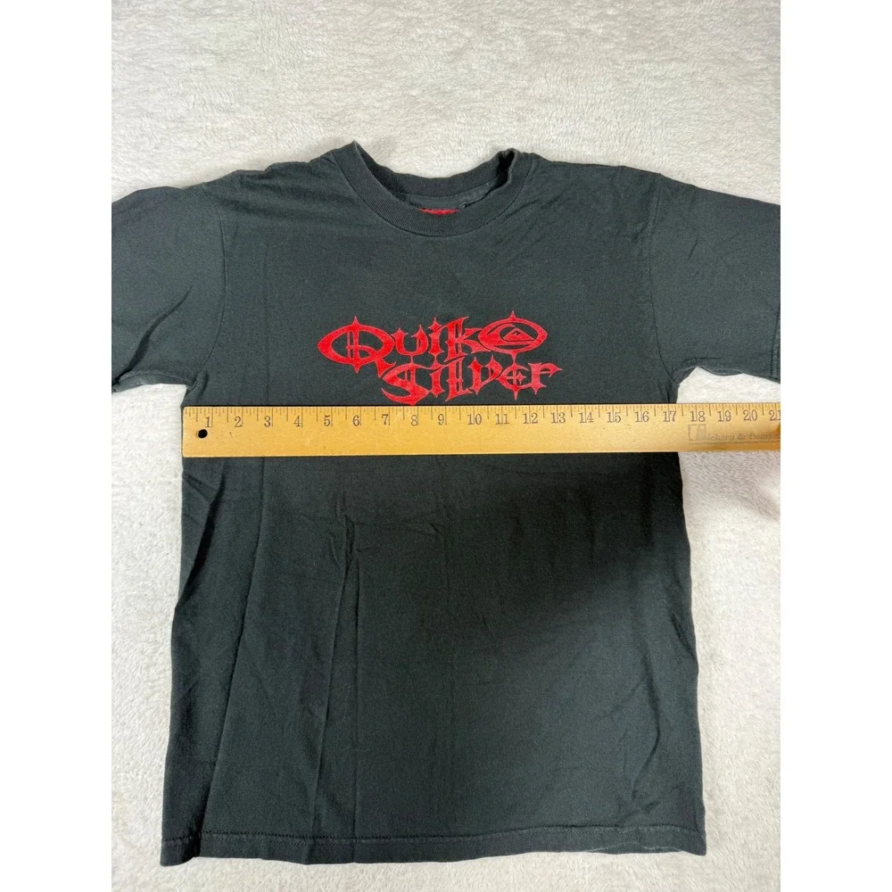 Quiksilver T-Shirt Boys Medium Black Red adult s Metal Logo Skate Surf Tee‎ y2k
