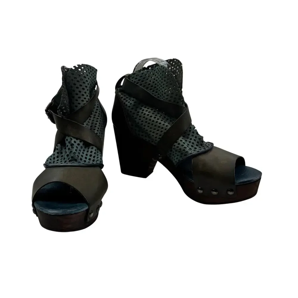 Free People Rendering Laser Cut Mesh Leather Boho Hippie Clog Women's Size 40/9