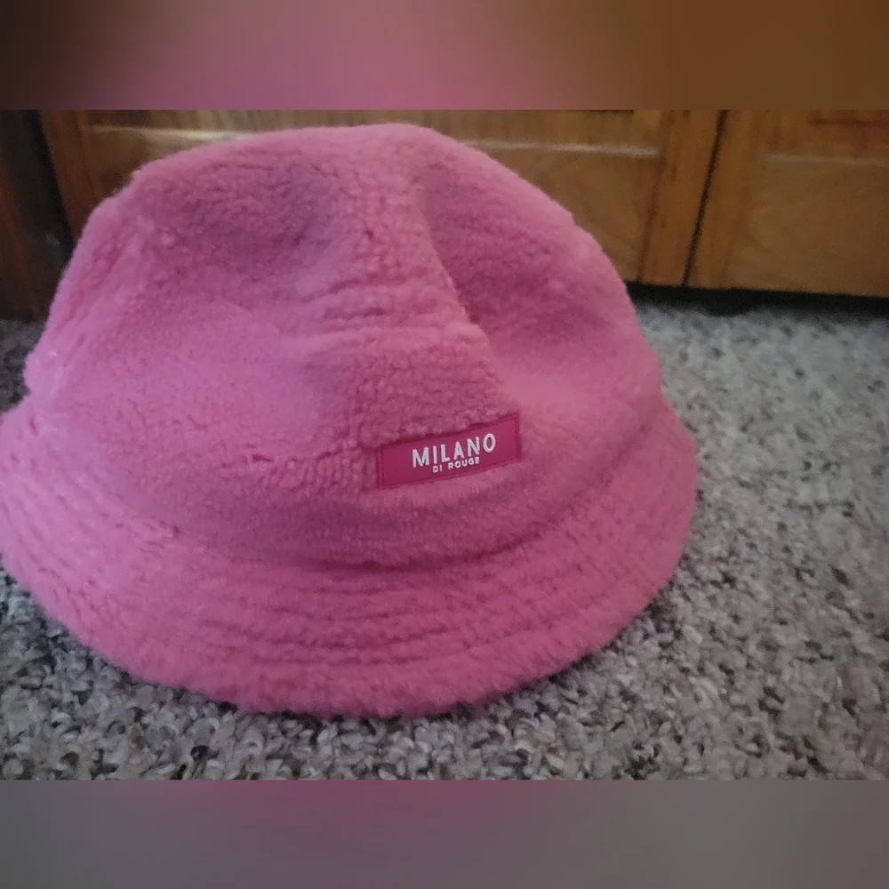 Milano Di Rouge NWT Fuzzy Pink Bucket‎ Hat Size Medium Ladies